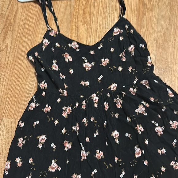 Floral ruffle romper - Picture 2 of 7